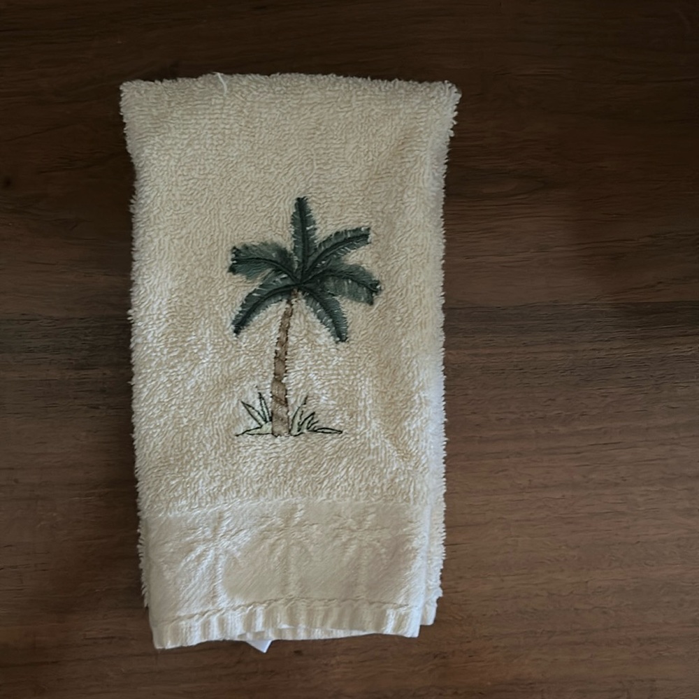 Palm trees finger tip towel
